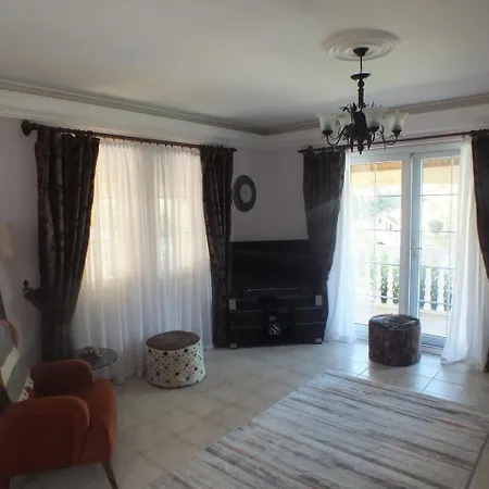 Nicholas Gate F 1 * Ολουντενίζ
